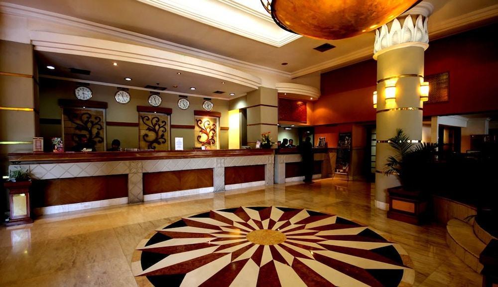 Hotel Maharadja Джакарта Экстерьер фото