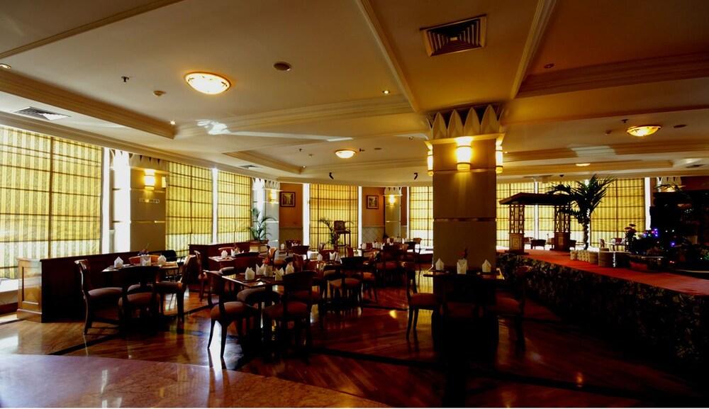 Hotel Maharadja Джакарта Экстерьер фото