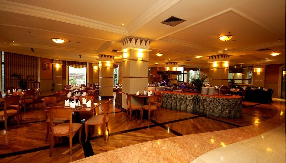 Hotel Maharadja Джакарта Экстерьер фото