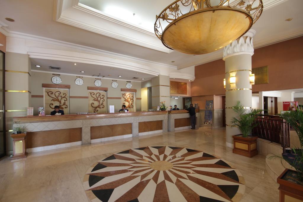 Hotel Maharadja Джакарта Экстерьер фото