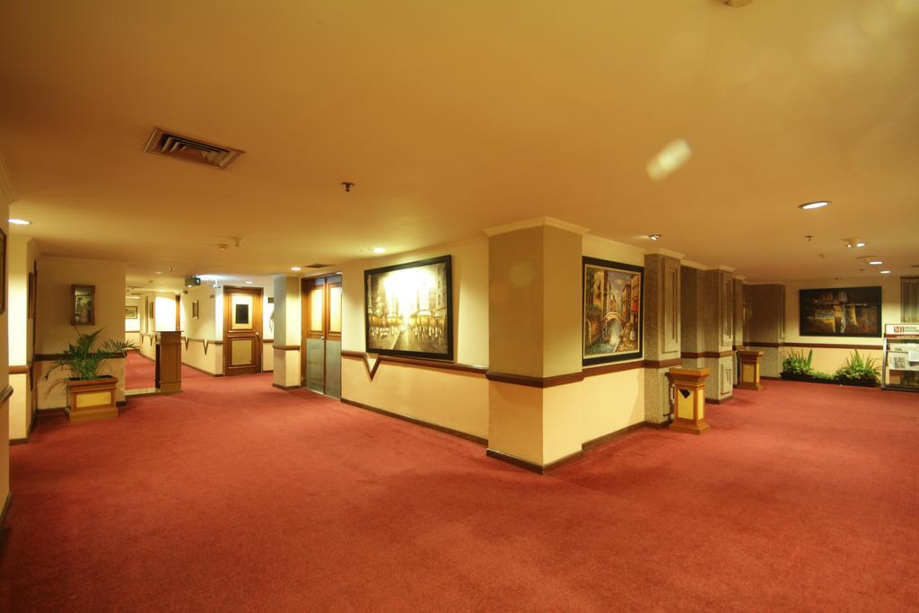 Hotel Maharadja Джакарта Экстерьер фото