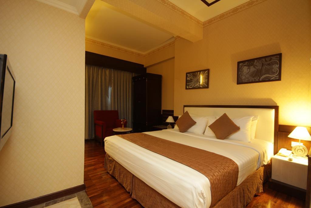 Hotel Maharadja Джакарта Экстерьер фото