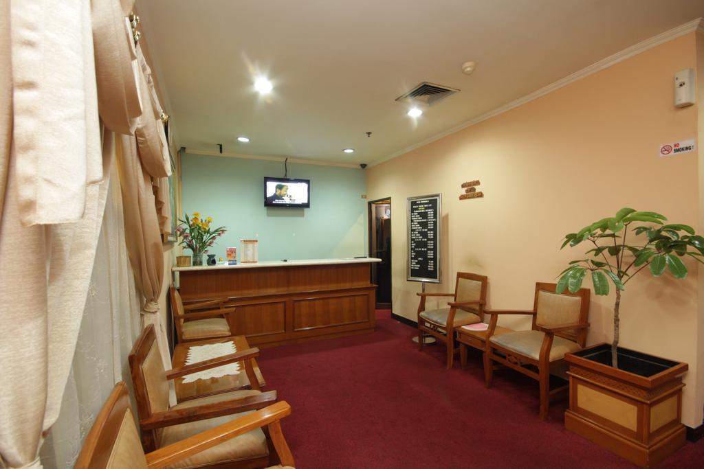Hotel Maharadja Джакарта Экстерьер фото