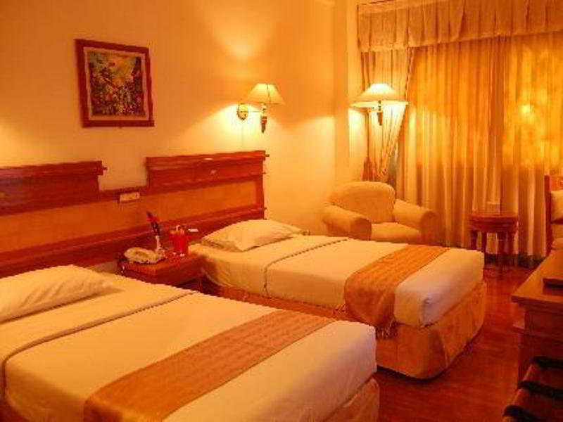 Hotel Maharadja Джакарта Экстерьер фото